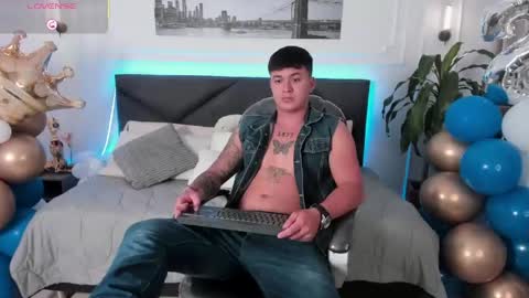 Snapshot of cristopher_strong chatting on May 2026 12:44:02 PM Cristopher online show from May 2026 12:44:02 PM