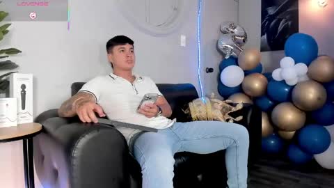 Snapshot of cristopher_strong chatting on May 2026 01:06:01 PM Cristopher online show from May 2026 01:06:01 PM