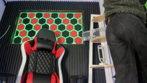 Cristopher  online show from April 2026 08:28:02 PM