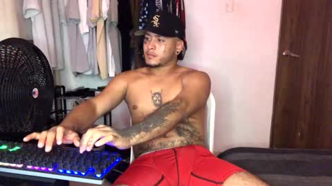 Snapshot of crow_black00 chatting on April 2026 07:09:02 PM crow_black00 online show from April 2026 07:09:02 PM