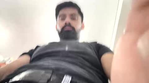 cruzemir1 online show from November 2025 08:32:01 PM