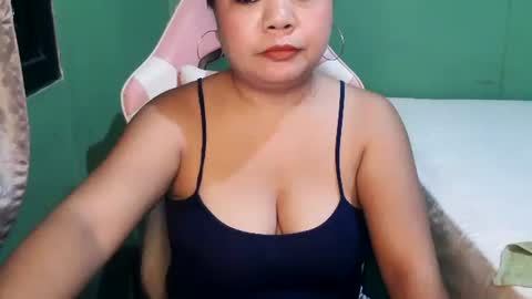 Snapshot of crystal_april chatting on July 2026 02:09:01 PM Crys online show from July 2026 02:09:01 PM