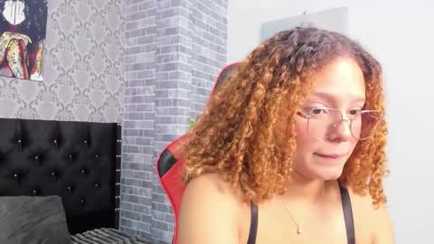 Snapshot of crystal_bunn chatting on November 2025 06:00:02 PM Crystal online show from November 2025 06:00:02 PM