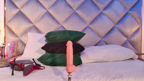 Snapshot of crystal_gilton chatting on February 2026 07:08:02 PM crystal_gilton online show from February 2026 07:08:02 PM