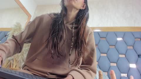 crystal_sm online show from March 2026 03:12:01 AM