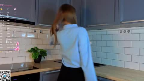 Snapshot of crystaldiva01 chatting on December 2025 06:17:02 AM Diva online show from December 2025 06:17:02 AM