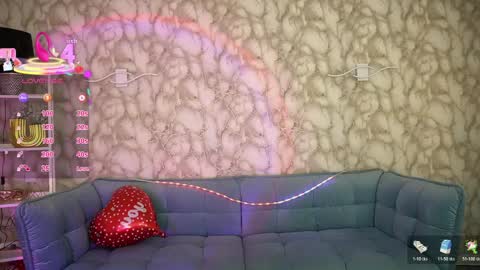 crystallpaws_ online show from April 2026 05:52:01 AM