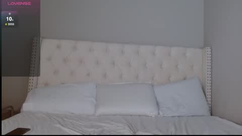 Snapshot of crystalstarlet chatting on March 2026 06:26:01 AM Nikki online show from March 2026 06:26:01 AM