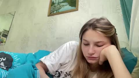 Snapshot of crystalstipp chatting on July 2026 04:19:01 AM crystalstipp online show from July 2026 04:19:01 AM