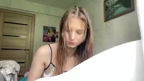 Snapshot of crystalstipp chatting on July 2026 06:05:01 AM crystalstipp online show from July 2026 06:05:01 AM