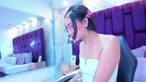 Crystal online show from February 2026 09:00:02 PM