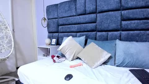 Crystal online show from April 2026 08:25:02 PM