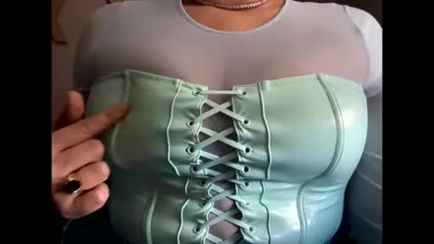 Snapshot of crystalyn777 chatting on October 2025 11:38:01 PM crystalyn777 online show from October 2025 11:38:01 PM