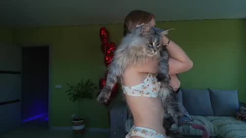 Snapshot of cuddle_kitten chatting on June 2026 05:17:01 AM Alexia online show from June 2026 05:17:01 AM