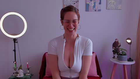 Leonela online show from December 2024 06:04:02 PM