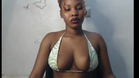 Snapshot of cum_ebony_xxxpetit chatting on June 2026 01:50:01 AM Teeha online show from June 2026 01:50:01 AM