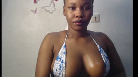 Snapshot of cum_ebony_xxxpetit chatting on June 2026 12:56:02 AM Teeha online show from June 2026 12:56:02 AM