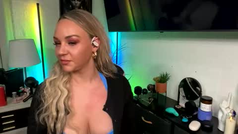 cumguzzlingskank online show from February 2026 06:00:02 AM