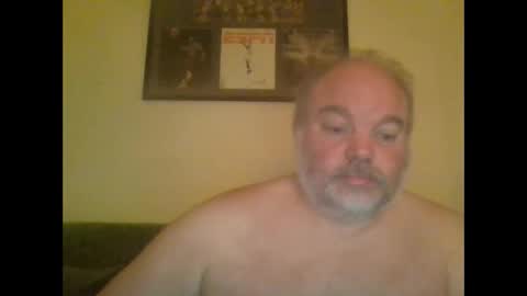 Snapshot of curiousbate1 chatting on March 2025 01:25:02 AM CuriousBate1 online show from March 2025 01:25:02 AM
