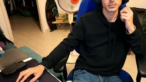 Snapshot of curiousgenie chatting on April 2026 10:45:01 PM curiousgenie online show from April 2026 10:45:01 PM