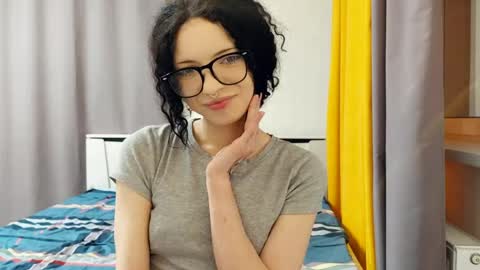 Kira online show from May 2026 11:32:01 PM