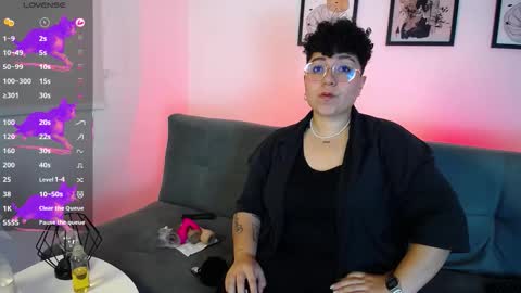 Snapshot of curly_cam_queen chatting on October 2025 11:48:02 PM Bruna  online show from October 2025 11:48:02 PM