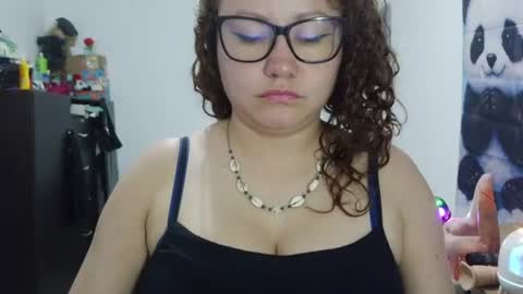 Snapshot of curly_greeneyed chatting on June 2026 02:11:01 AM Vannesa online show from June 2026 02:11:01 AM