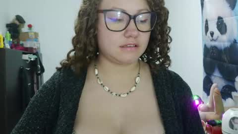 Snapshot of curly_greeneyed chatting on July 2026 03:23:01 AM Vannesa online show from July 2026 03:23:01 AM