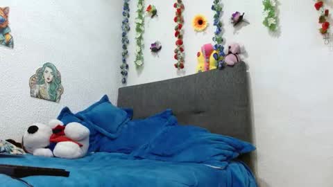 curlybutterfly online show from October 2025 10:44:02 PM