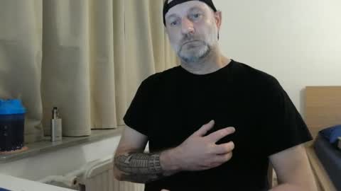 Snapshot of curman85 chatting on December 2024 06:46:02 AM Curman85 online show from December 2024 06:46:02 AM