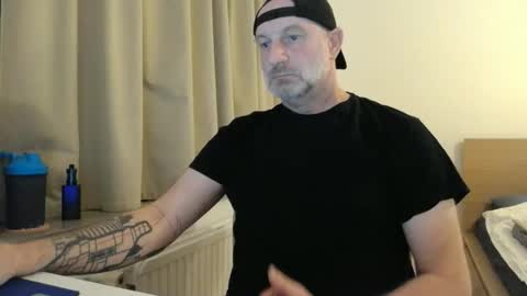 Snapshot of curman85 chatting on October 2025 10:40:02 PM Curman85 online show from October 2025 10:40:02 PM