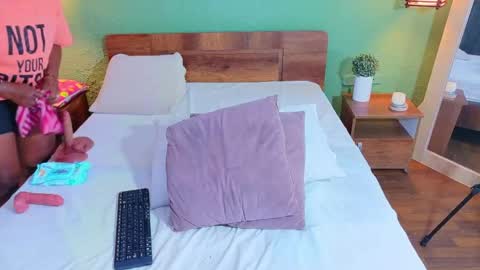 Danna online show from April 2026 01:21:01 PM