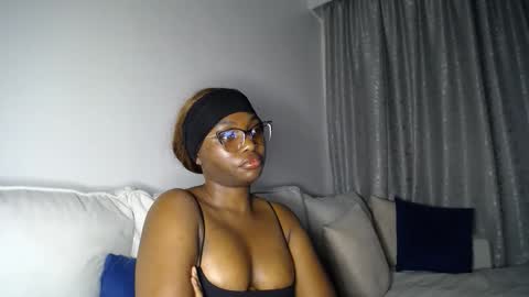 Snapshot of cute_ass18 chatting on April 2026 01:42:02 AM Liya online show from April 2026 01:42:02 AM