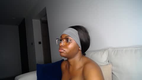 Snapshot of cute_ass18 chatting on April 2026 07:09:01 PM Liya online show from April 2026 07:09:01 PM