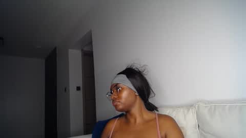 Snapshot of cute_ass18 chatting on April 2026 08:57:02 PM Liya online show from April 2026 08:57:02 PM