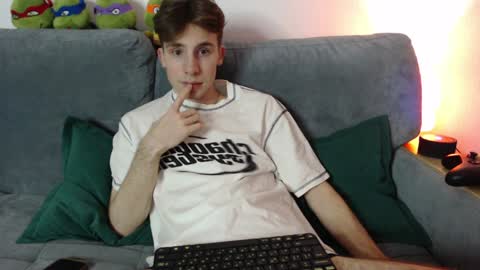 Snapshot of cute_brian chatting on January 2025 12:52:02 AM Im Brian online show from January 2025 12:52:02 AM