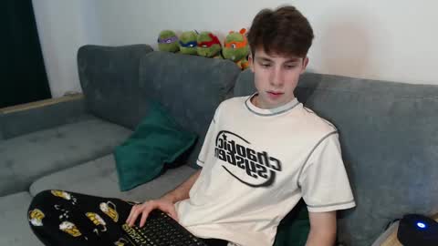 Snapshot of cute_brian chatting on February 2025 12:37:02 PM Im Brian online show from February 2025 12:37:02 PM