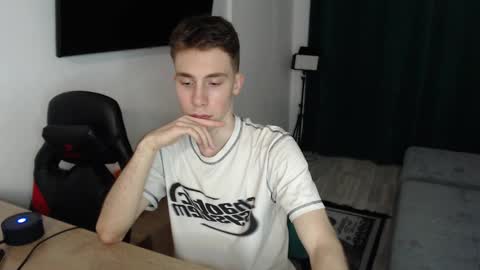 Snapshot of cute_brian chatting on February 2025 06:15:02 PM Im Brian online show from February 2025 06:15:02 PM