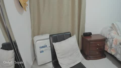 Snapshot of cute_brunett chatting on April 2026 04:06:01 AM Sara online show from April 2026 04:06:01 AM