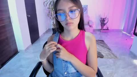 Snapshot of cute_fox_1 chatting on May 2026 02:56:02 PM Bella Fox online show from May 2026 02:56:02 PM