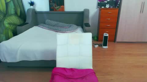 cute_jes online show from March 2026 02:20:01 PM