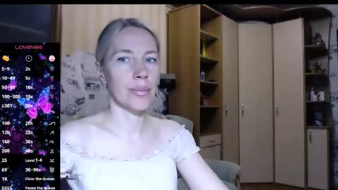 cute_lion_ online show from September 2025 06:58:02 AM