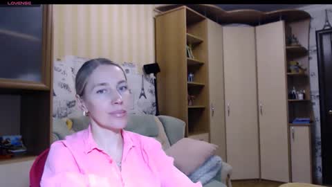 cute_lion_ online show from December 2025 06:26:01 PM