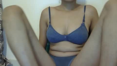 Snapshot of cute_lizaa chatting on April 2026 04:05:02 AM lizaa online show from April 2026 04:05:02 AM