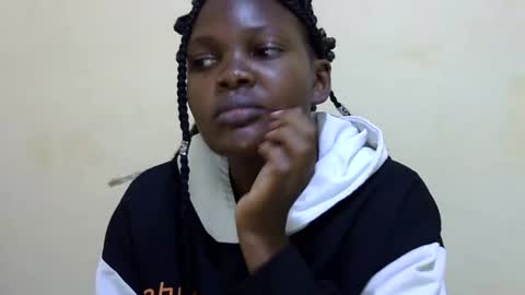 cute_roxie online show from December 2024 05:00:01 PM