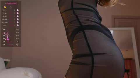 Snapshot of cute_shine chatting on February 2025 08:09:01 AM  Hey im Kristina Thank you for your support  online show from February 2025 08:09:01 AM