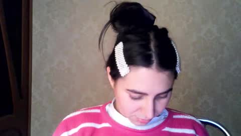 cute_strawberry_ online show from October 2025 07:26:01 PM