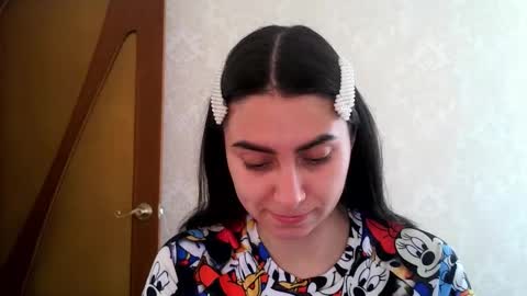cute_strawberry_ online show from October 2025 06:14:01 AM