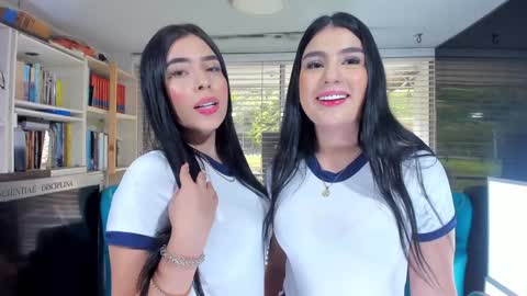 Snapshot of cuteanddesesperate chatting on December 2024 05:21:01 PM WANNA SEE MORE OF TWINS online show from December 2024 05:21:01 PM