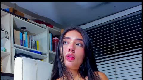 Snapshot of cuteanddesesperate chatting on January 2025 04:12:02 AM WANNA SEE MORE OF TWINS online show from January 2025 04:12:02 AM